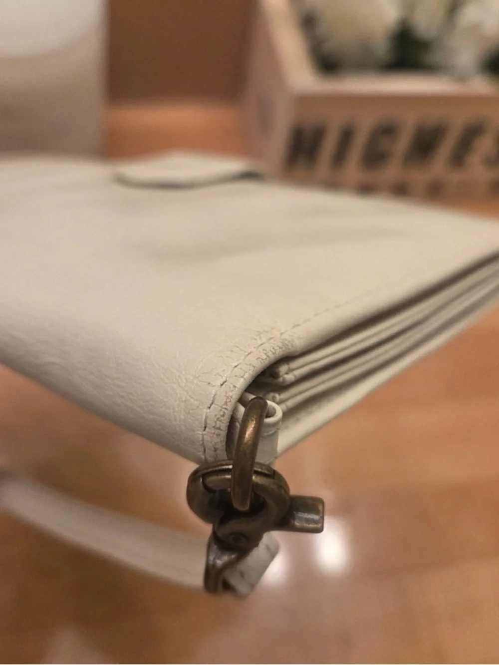 HOBO International Genuine Leather Wallet/Wristlet Cream - Picture 7 of 7